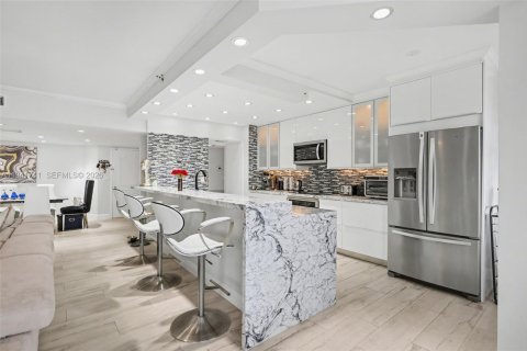 Condominio en alquiler en Hallandale Beach, Florida, 2 dormitorios, 155.8 m2 № 2054894 - foto 29