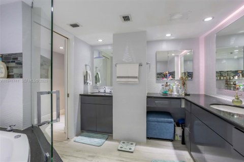 Condominio en alquiler en Hallandale Beach, Florida, 2 dormitorios, 155.8 m2 № 2054894 - foto 20