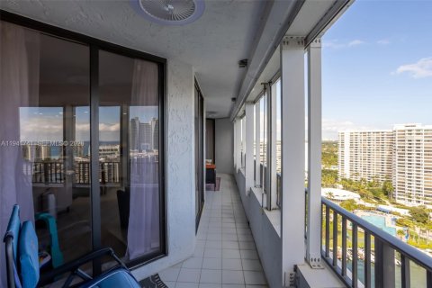 Condominio en alquiler en Hallandale Beach, Florida, 2 dormitorios, 155.8 m2 № 2054894 - foto 2