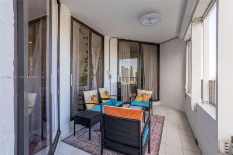 Condominio en alquiler en Hallandale Beach, Florida, 2 dormitorios, 155.8 m2 № 2054894 - foto 3