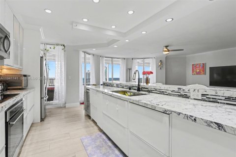 Condominio en alquiler en Hallandale Beach, Florida, 2 dormitorios, 155.8 m2 № 2054894 - foto 25