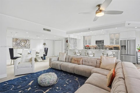 Condominio en alquiler en Hallandale Beach, Florida, 2 dormitorios, 155.8 m2 № 2054894 - foto 30