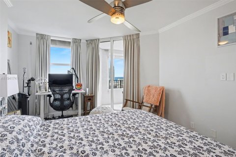 Condominio en alquiler en Hallandale Beach, Florida, 2 dormitorios, 155.8 m2 № 2054894 - foto 13
