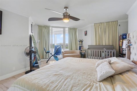 Condominio en alquiler en Hallandale Beach, Florida, 2 dormitorios, 155.8 m2 № 2054894 - foto 22