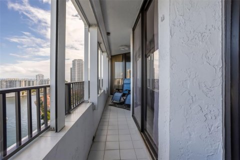 Condominio en alquiler en Hallandale Beach, Florida, 2 dormitorios, 155.8 m2 № 2054894 - foto 7