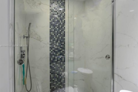 Condominio en alquiler en Hallandale Beach, Florida, 2 dormitorios, 155.8 m2 № 2054894 - foto 16