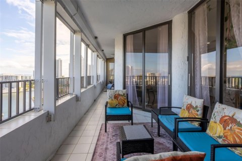 Condominio en alquiler en Hallandale Beach, Florida, 2 dormitorios, 155.8 m2 № 2054894 - foto 4