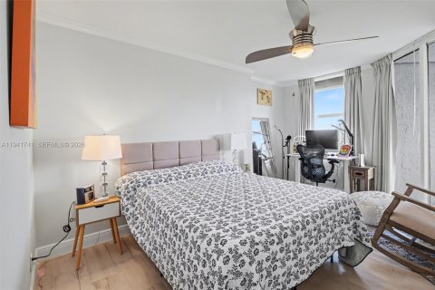 Condominio en alquiler en Hallandale Beach, Florida, 2 dormitorios, 155.8 m2 № 2054894 - foto 12