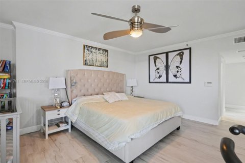 Condominio en alquiler en Hallandale Beach, Florida, 2 dormitorios, 155.8 m2 № 2054894 - foto 23