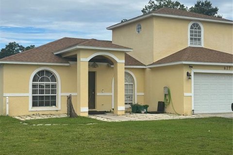 House in Poinciana, Florida 4 bedrooms, 142.33 sq.m. № 2284448 - photo 2