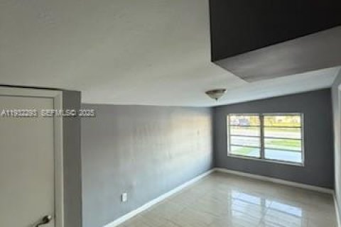 Casa en alquiler en West Park, Florida, 3 dormitorios, 118.73 m2 № 2059883 - foto 7