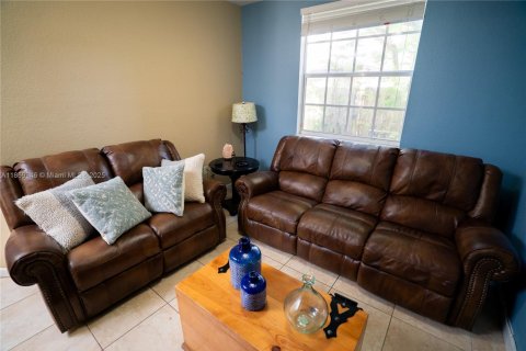 Touwnhouse à vendre à Cutler Bay, Floride: 3 chambres, 141.49 m2 № 1958409 - photo 6