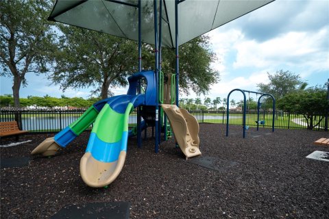 Touwnhouse à vendre à Cutler Bay, Floride: 3 chambres, 141.49 m2 № 1958409 - photo 24