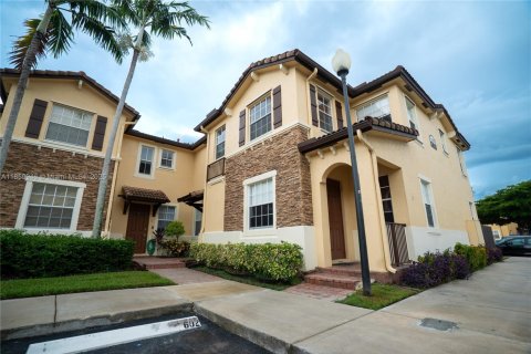 Touwnhouse à vendre à Cutler Bay, Floride: 3 chambres, 141.49 m2 № 1958409 - photo 1