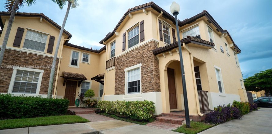 Touwnhouse à Cutler Bay, Floride 3 chambres, 141.49 m2 № 1958409