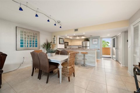 Condo in Punta Gorda, Florida, 2 bedrooms № 2114071 - photo 11