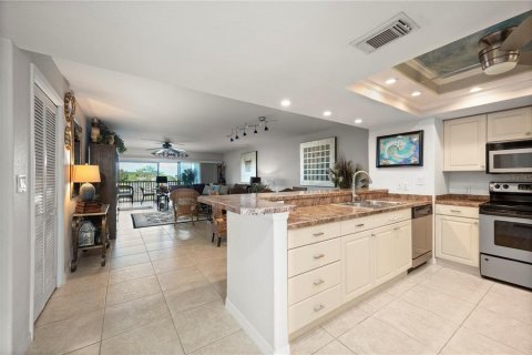 Condo in Punta Gorda, Florida, 2 bedrooms № 2114071 - photo 7
