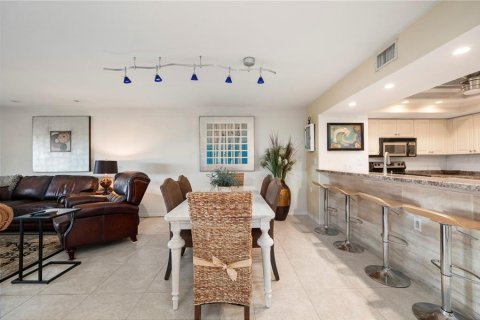 Condo in Punta Gorda, Florida, 2 bedrooms № 2114071 - photo 15