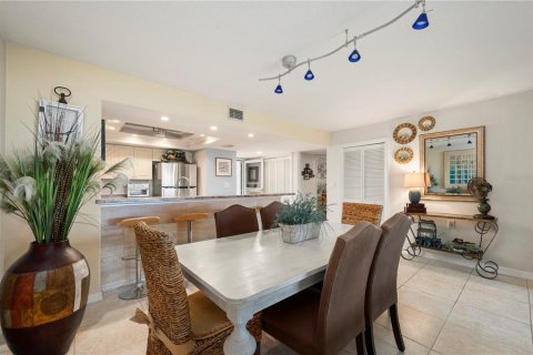 Condo in Punta Gorda, Florida, 2 bedrooms № 2114071 - photo 12