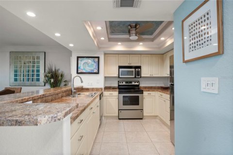 Condo in Punta Gorda, Florida, 2 bedrooms № 2114071 - photo 6