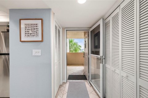 Condo in Punta Gorda, Florida, 2 bedrooms № 2114071 - photo 5