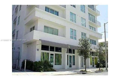 Снять в аренду кондоминиум в Майами, Флорида 1 спальня, 58.06м2, № 1951132 - фото 2