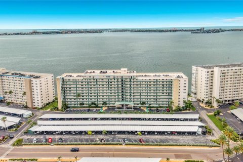 Condo à Gulfport, Floride, 2 chambres № 2358344