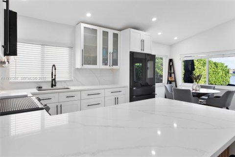 Villa ou maison à louer à Miami Gardens, Floride: 3 chambres, 157.19 m2 № 1990045 - photo 13