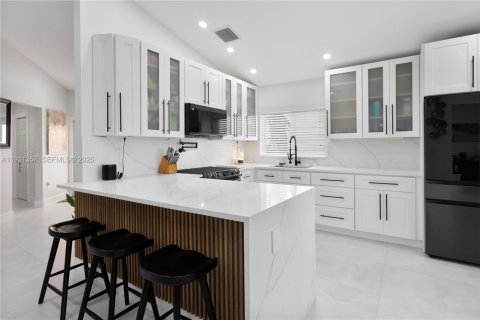 Villa ou maison à louer à Miami Gardens, Floride: 3 chambres, 157.19 m2 № 1990045 - photo 3