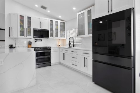 Villa ou maison à louer à Miami Gardens, Floride: 3 chambres, 157.19 m2 № 1990045 - photo 15