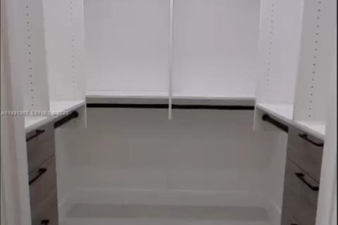 Villa ou maison à louer à Miami Gardens, Floride: 3 chambres, 157.19 m2 № 1990045 - photo 25