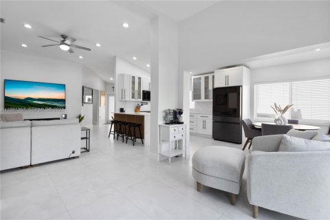 Villa ou maison à louer à Miami Gardens, Floride: 3 chambres, 157.19 m2 № 1990045 - photo 18