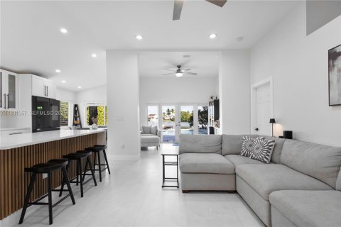 Villa ou maison à louer à Miami Gardens, Floride: 3 chambres, 157.19 m2 № 1990045 - photo 11