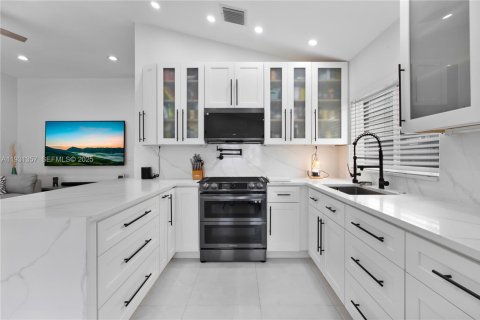 Villa ou maison à louer à Miami Gardens, Floride: 3 chambres, 157.19 m2 № 1990045 - photo 14