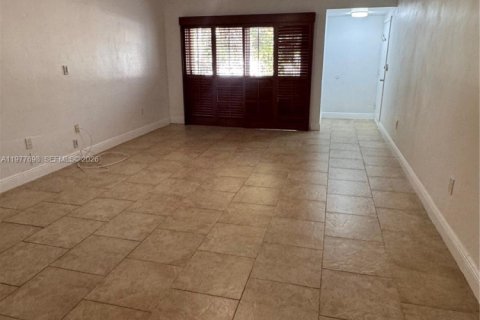 Copropriété à louer à Miami, Floride: 1 chambre, 81.29 m2 № 2041832 - photo 6