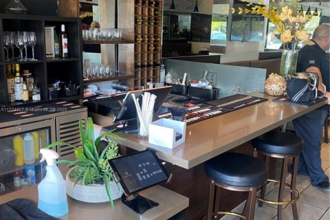 Immobilier commercial à vendre à Miami, Floride № 1959284 - photo 4