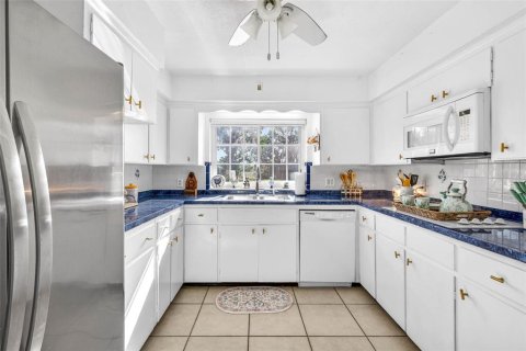 House in Dade City, Florida 2 bedrooms, 138.42 sq.m. № 2099027 - photo 17