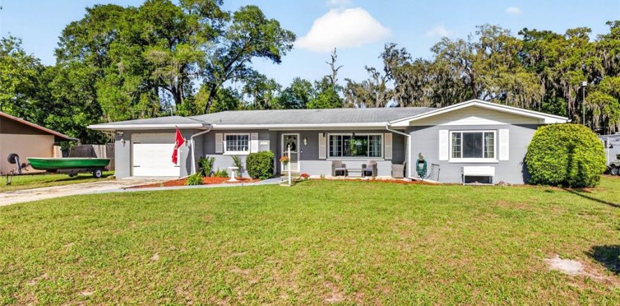 House in Dade City, Florida 2 bedrooms, 138.42 sq.m. № 2099027