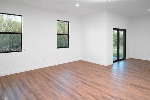 Снять в аренду виллу или дом в Лабель, Флорида 3 спальни, 142.14м2, № 1898187 - фото 5