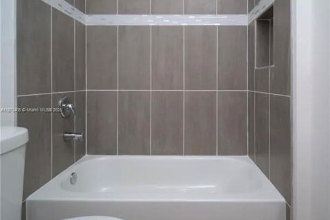 Снять в аренду виллу или дом в Лабель, Флорида 3 спальни, 142.14м2, № 1898187 - фото 6