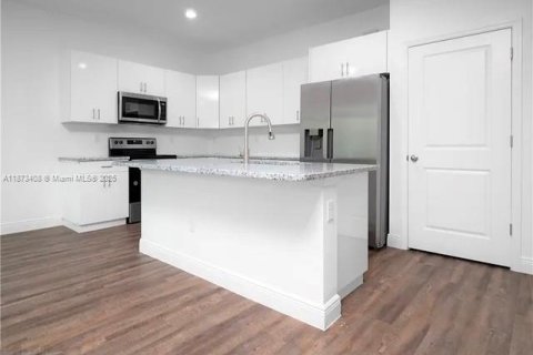 Снять в аренду виллу или дом в Лабель, Флорида 3 спальни, 142.14м2, № 1898187 - фото 3