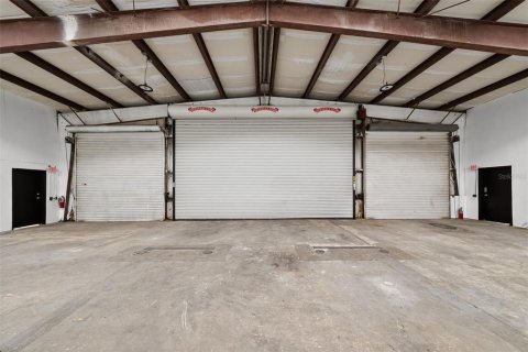 Propiedad comercial en venta en Largo, Florida, 273.13 m2 № 2228195 - foto 4
