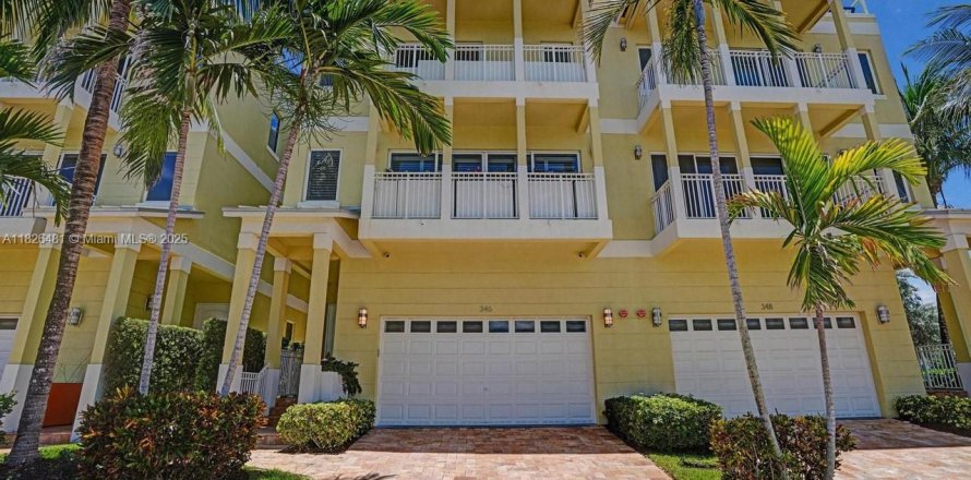 Townhouse in Hollywood, Florida 4 bedrooms, 299.89 sq.m. № 1806192