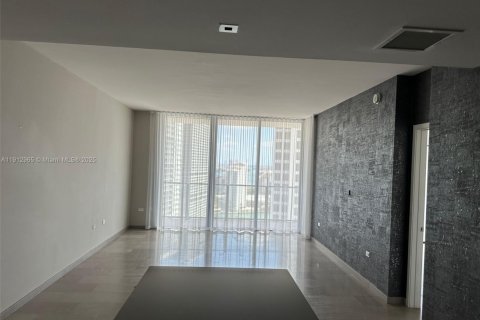 Condominio en alquiler en Miami, Florida, 1 dormitorio, 81.66 m2 № 1969265 - foto 12