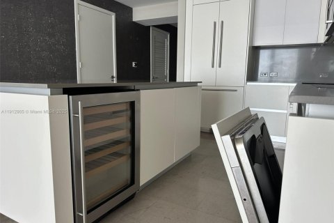 Condominio en alquiler en Miami, Florida, 1 dormitorio, 81.66 m2 № 1969265 - foto 10