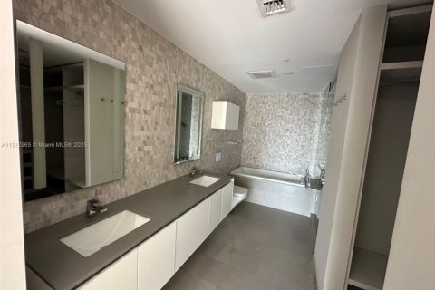 Condominio en alquiler en Miami, Florida, 1 dormitorio, 81.66 m2 № 1969265 - foto 28