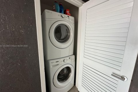 Condominio en alquiler en Miami, Florida, 1 dormitorio, 81.66 m2 № 1969265 - foto 25