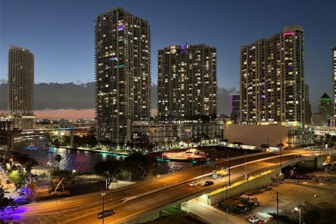 Condominio en alquiler en Miami, Florida, 1 dormitorio, 81.66 m2 № 1969265 - foto 2