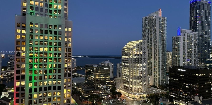 Condominio en Miami, Florida, 1 dormitorio  № 1969265