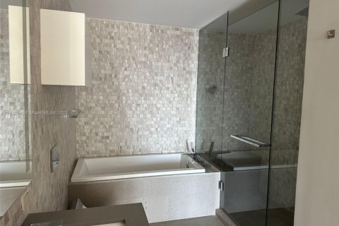 Condominio en alquiler en Miami, Florida, 1 dormitorio, 81.66 m2 № 1969265 - foto 20